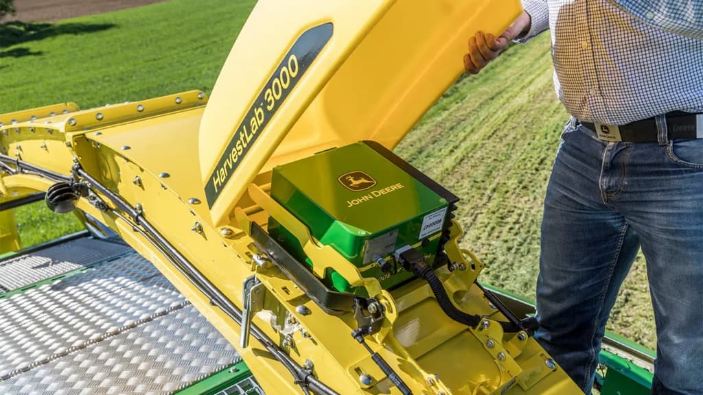 Sensor HarvestLab 3000 de John Deere para medición de humedad y calidad del ensilaje